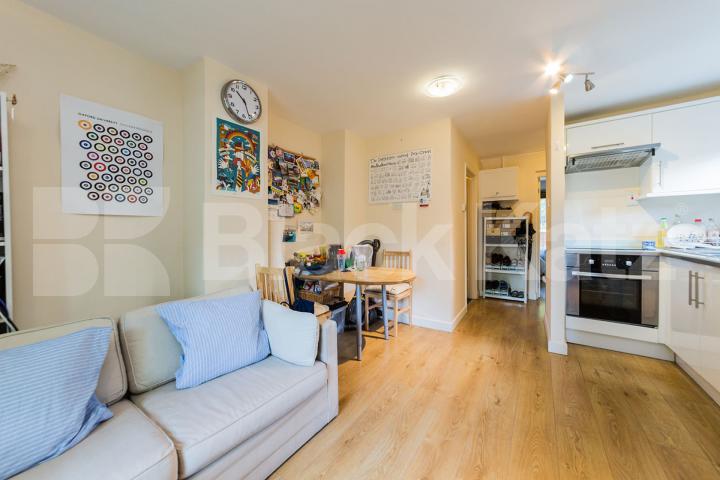 modern 1 bedroom property with access to communal gardens Hillmarton Road, Islington / Caledonian Road
